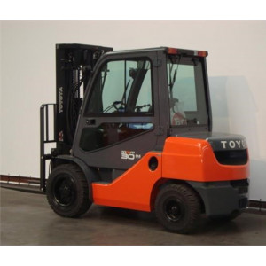 Вилочный погрузчик Toyota 8FDF30