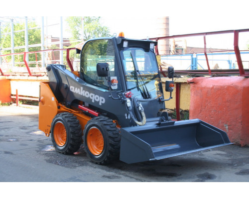 Универсальный погрузчик с бортовым поворотом АМКОДОР 208Е