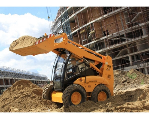 Погрузчик универсальный с бортовым поворотом АМКОДОР 211